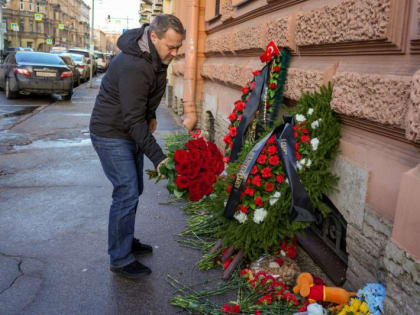 Спикер Собрания возложил цветы к Генконсульству Турции