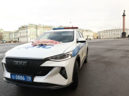 В Санкт-Петербурге прошла акция «Цветы для автоледи»