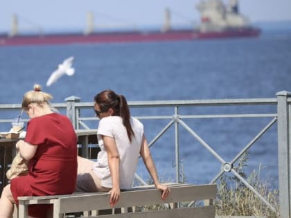 Петербуржцам дали советы, как спастись от солнечного удара в жару