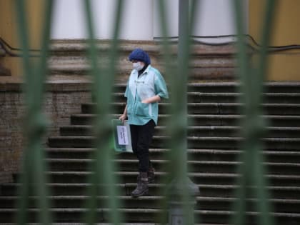 В Петербурге снизилась заболеваемость COVID-19: 330 случаев за сутки