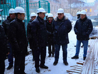 Депутат «Единой России» Александр Ходосок проверил ход капремонта 425-й школы – учебный процесс должен стартовать здесь с 1 сентября 2023 года