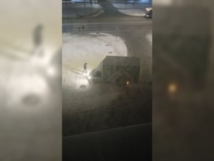 «Порвали пять тросов»: «Газель» оказалась в ловушке после незаконного маневра на газоне
