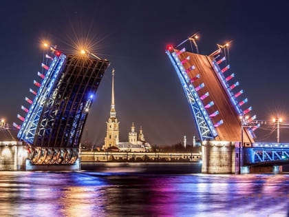 В ночь с субботы на воскресенье состоялась автобусная экскурсия «Развод мостов» для проживающих в Доме студентов СПбГУП. Участие приняли