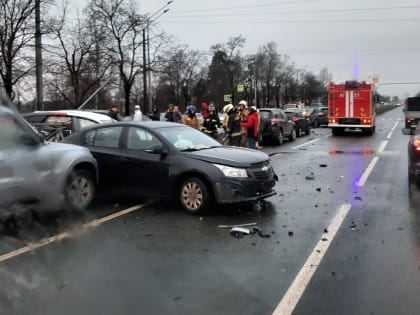 Очевидцы делятся подробности массового ДТП на Выборгском