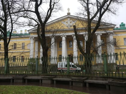 В Мариинской больнице Санкт-Петербурга ограничили доступ для посетителей
