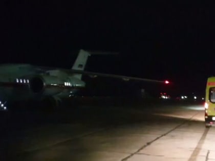 Спецборт МЧС экстренно доставил пожарного из Иркутска в больницу Петербурга