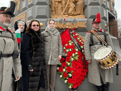 Члены Молодёжной секции ИППО возложили венок к часовне-памятнику героям Плевны