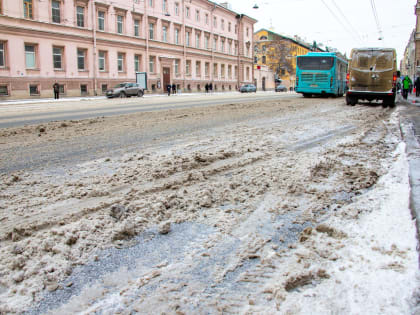 Петербург в сочельник погряз в каше из снега и реагентов
