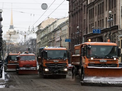 Уборкой снега в Петербурге занимается больше 1000 работников