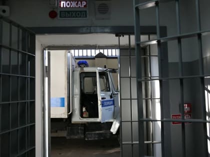 Рецидивист ударил ножом друга на Фрунзе и позвонил в скорую