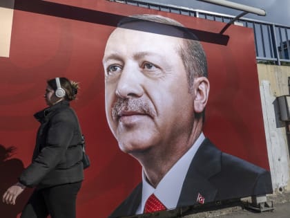 «Россия не готовится к поражению Эрдогана». Турецкий политолог — о ситуации в Стамбуле накануне выборов