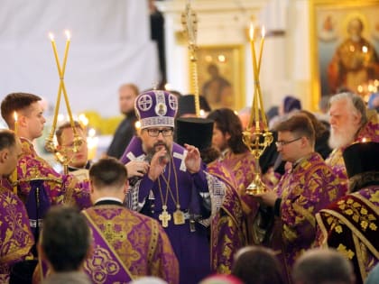 Братия Александро-Невской Лавры молилась за Всенощным Бдением накануне воскресного дня