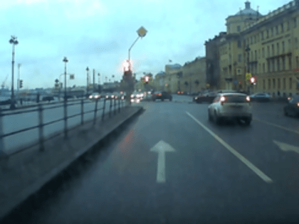 ДТП у Благовещенского моста на Васильевском острове попало на видео