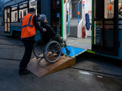 За год транспортная инфраструктура и услуги в Петербурге стали более доступными для маломобильных граждан