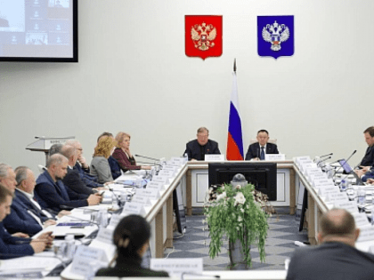 Под сопредседательством Министра строительства и ЖКХ РФ Ирека Файзуллина и председателя Общественного совета Сергея Степашина состоялось заседание Общественного совета при Минстрое