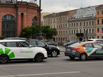 Восьмиклассник угнал каршеринговое авто и три часа катался по Петербургу