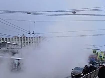 Из-за прорыва трубы на «Приморской» молодой человек получил ожоги