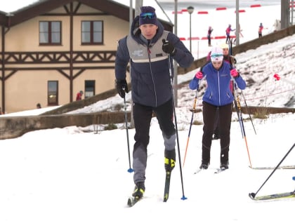 Как новичкам научиться кататься на лыжах и не получить травм