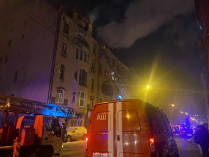 В Петербурге горит доходный дом Лумберга, являющийся памятником архитектуры