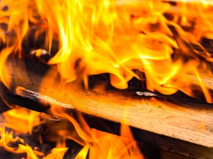 Кухонный пожар в Приморском районе Петербурга тушили 15 человек