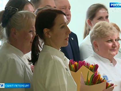 Александр Беглов поздравил сотрудниц Военно-медицинской академии с 8 марта