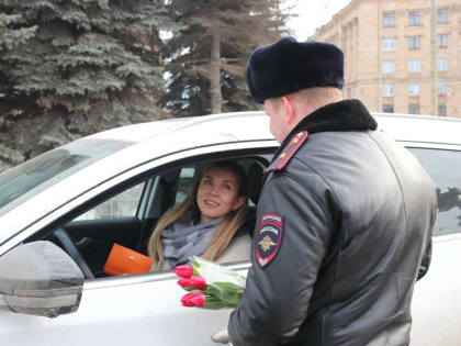 В Выборгском районе активисты партпроекта «Безопасные дороги» провели праздничную акцию «Весна идёт, весне – дорогу!»