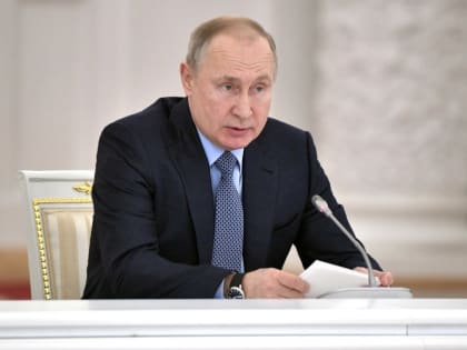 Путин пригрозил отбирать лицензии у аптек, завышающих цены из-за коронавируса