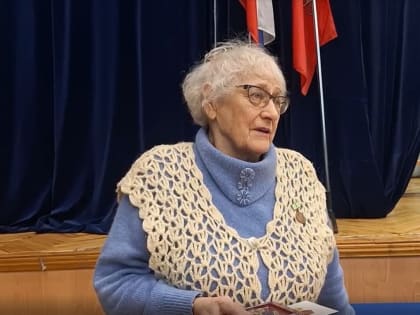 84-летнюю жительницу блокадного Ленинграда наградили юбилейной медалью от имени президента РФ