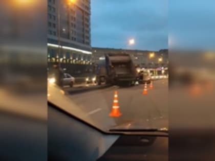 Массовая авария стала причиной утренних пробок на Свердловской набережной