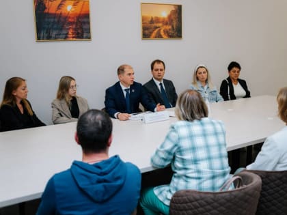 Депутат «Единой России» Михаил Романов провёл личный приём граждан в петербургском филиале Фонда «Защитники Отечества»