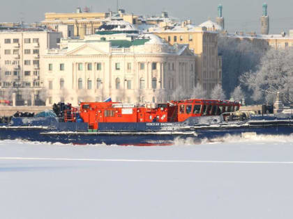 Ледокол «Невская застава» совершил 13 выходов на Неву в зимнем сезоне-2022/23