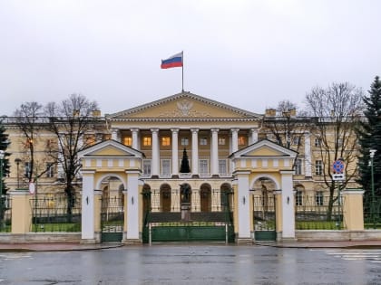 Вопросы обеспечения экономической и социальной стабильности обсудили в Смольном