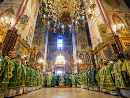 В день памяти преподобного Сергия Радонежского Предстоятель Русской Церкви совершил Литургию в Успенском соборе Троице-Сергиевой лавры