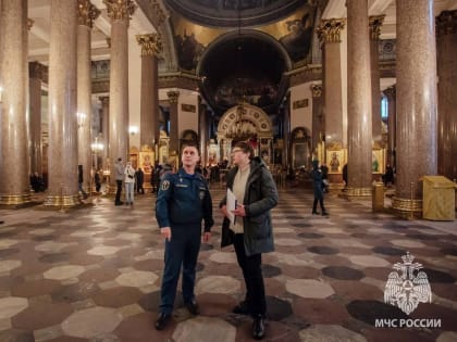 Сотрудники МЧС проверили 199 храмов и церквей в преддверии Рождества в Петербурге