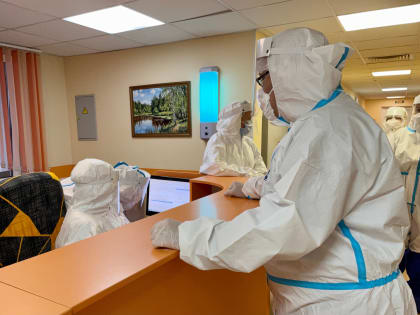 Суточная заболеваемость ковидом продолжает расти в Петербурге