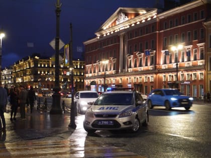 Три машины столкнулись на перекрестке Купчинской улицы в Петербурге