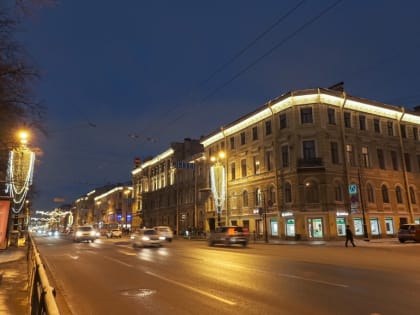 На Московском проспекте Петербурга организовали вечернюю подсветку зданий