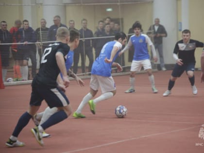 Финал турнира по мини-футболу в память о погибших при исполнении долга пожарных прошел в Петербурге