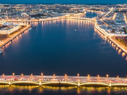 Штормовой ветер оставил Троицкий мост без корон и плафона