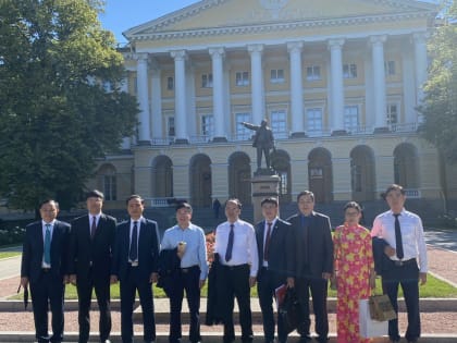 Санкт‑Петербург посетила делегация провинции Нгеан