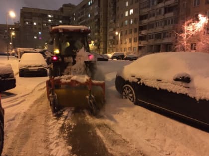 Зима в городе: петербуржцы жалуются на нечищеные дороги и пробки