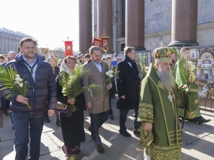 Председатель парламента посетил богослужение в Исаакиевском соборе