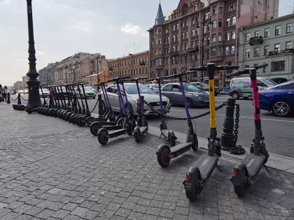 Новые знаки и проверка на алкоголь: петербургским водителям рассказали об изменениях ПДД в 2023 году