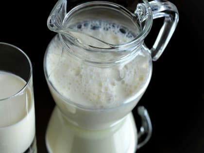 Диетолог рассказала, чем полезно и опасно молоко