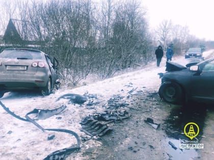 В ДТП под Гатчиной пострадала семья. Молодой водитель «Гольфа» не справился с машиной на мокром асфальте