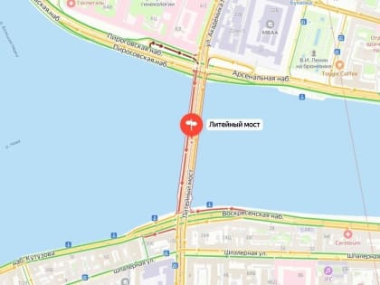 В Петербурге перекрыли въезд на Литейный мост