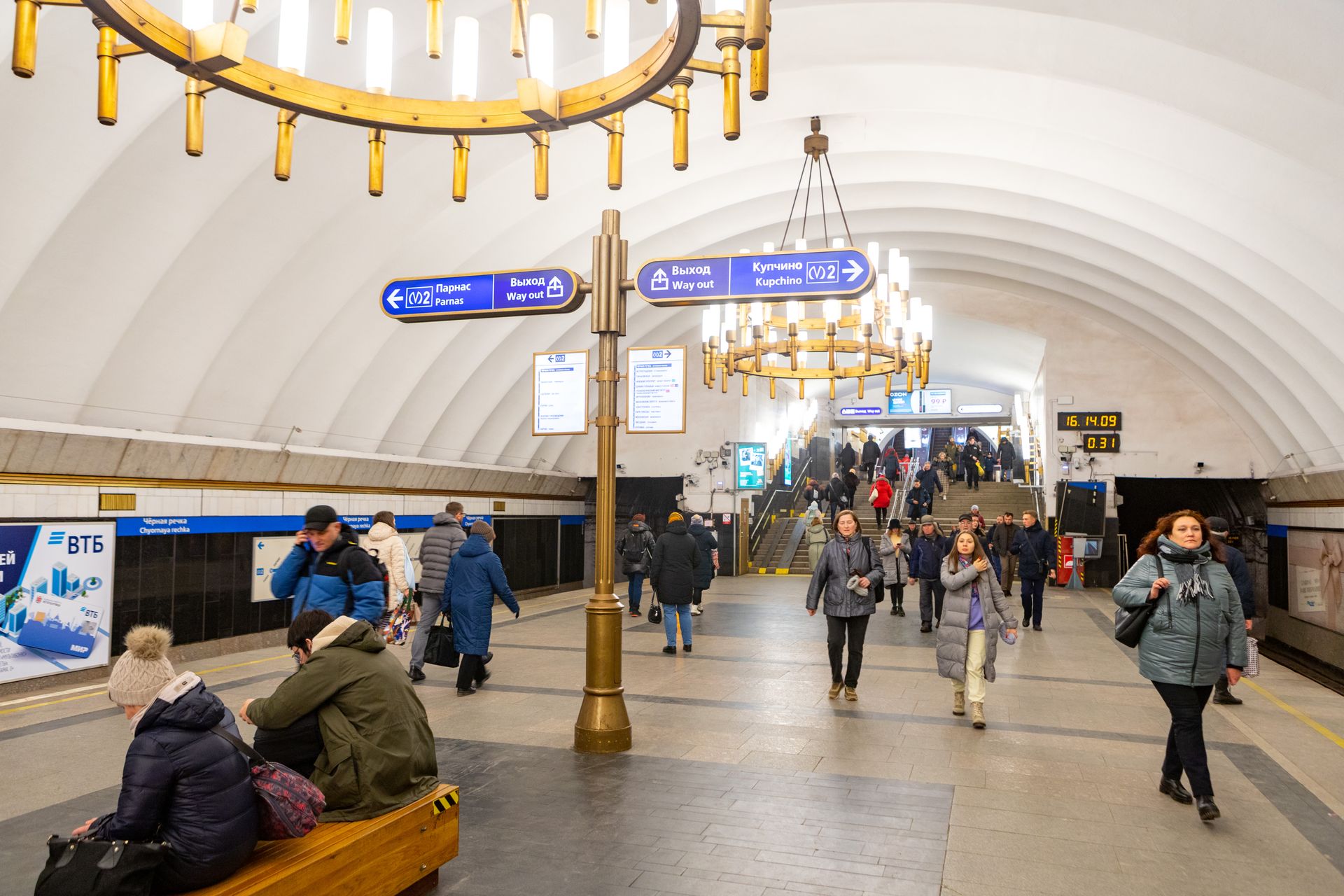 вход в метро санкт петербурга