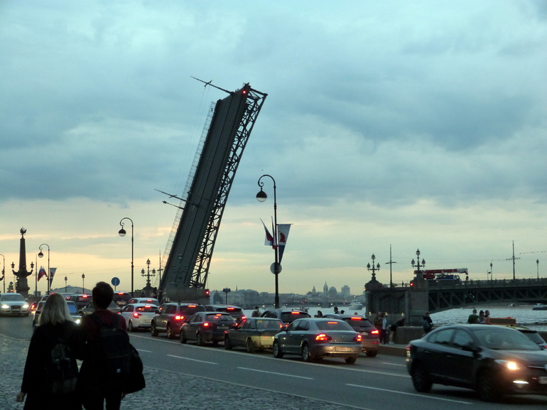 Разводят ли сейчас мосты в петербурге