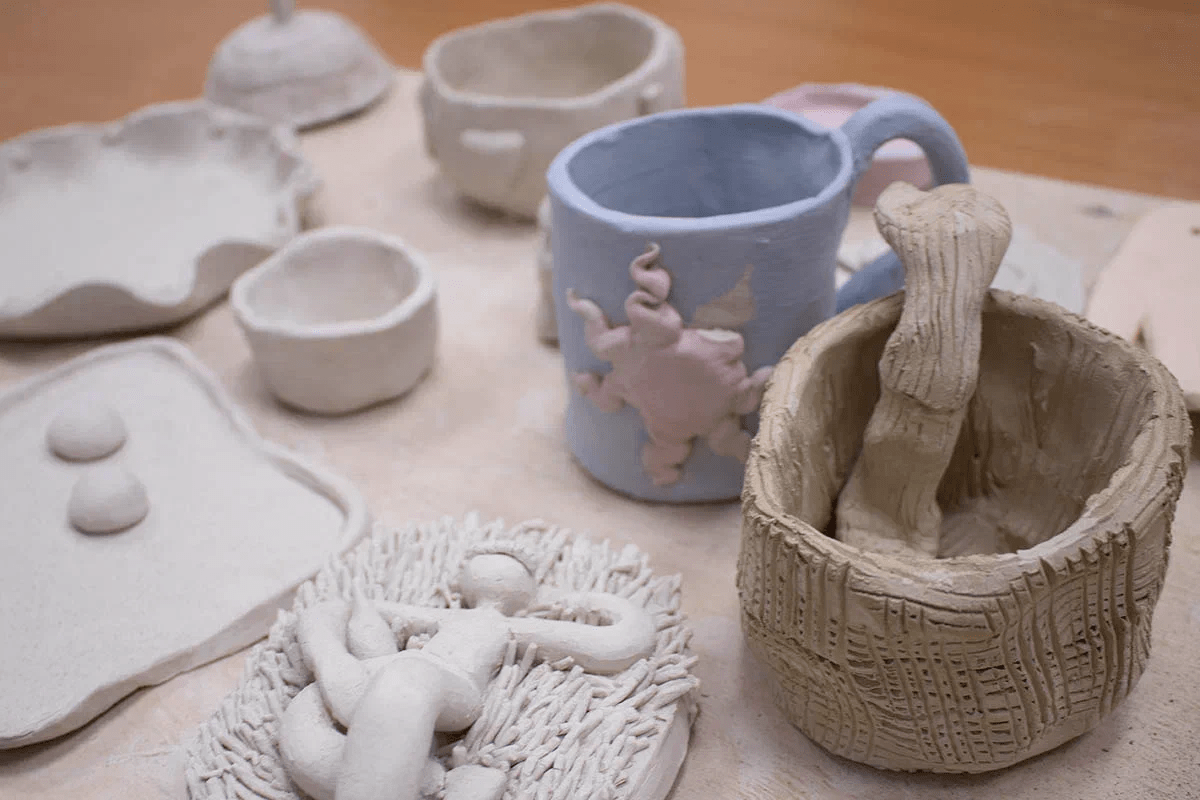 Ceramic спб. Глиняные изделия. Строительные изделия из глины. Изделия из глины без обжига. Гончарные изделия из черненной глины.