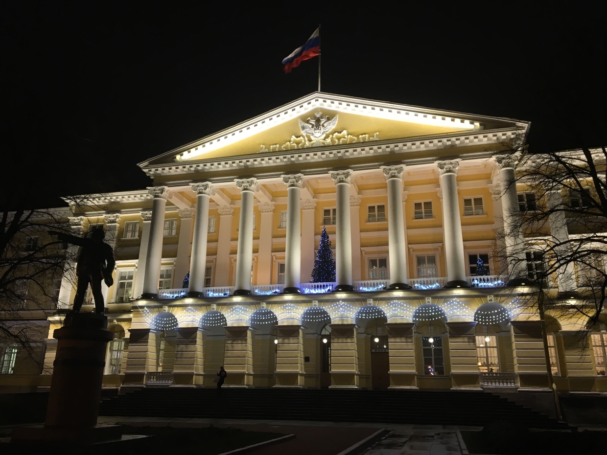 здание смольного в санкт петербурге